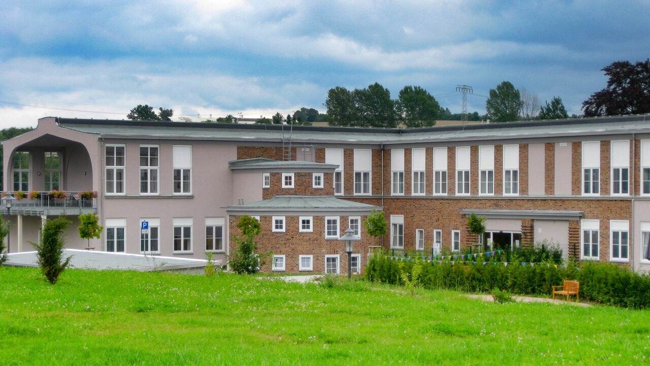 AZURIT Seniorenzentrum Alte Zwirnerei in Gersdorf bedeutet „Wohnen im ...